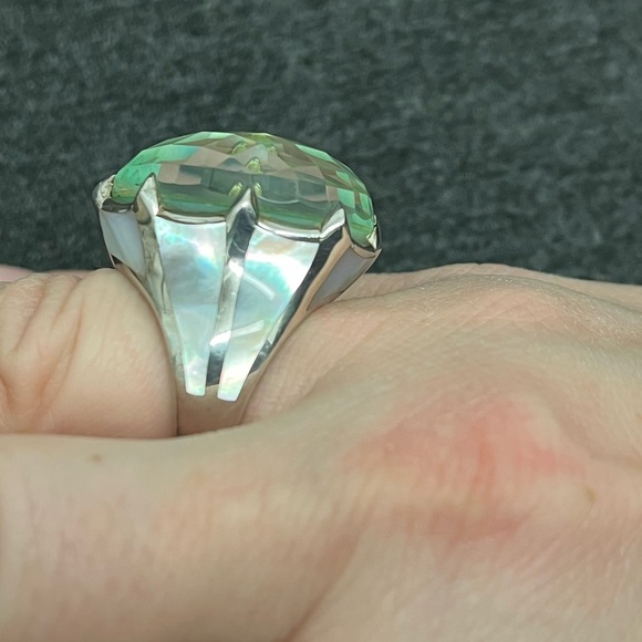 Stephen Webster
Quartz Triplet & Mother of Pearl Cocktail - Picture 7 of 12